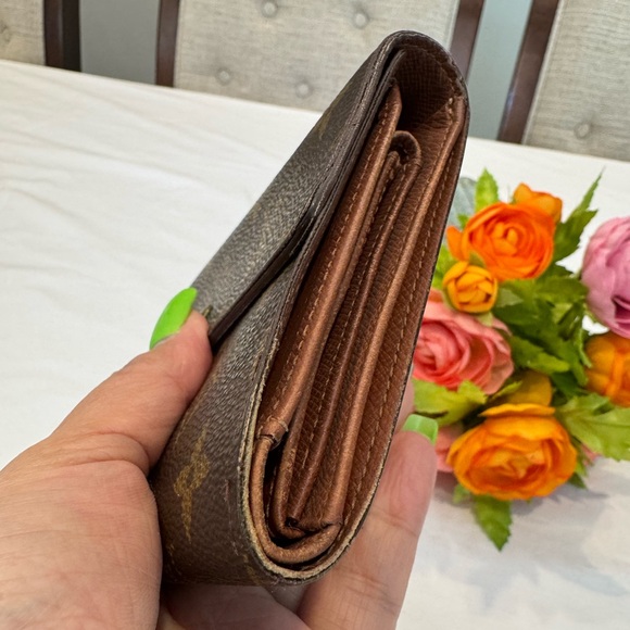 Authentic Louis Vuitton wallet - Picture 4 of 14